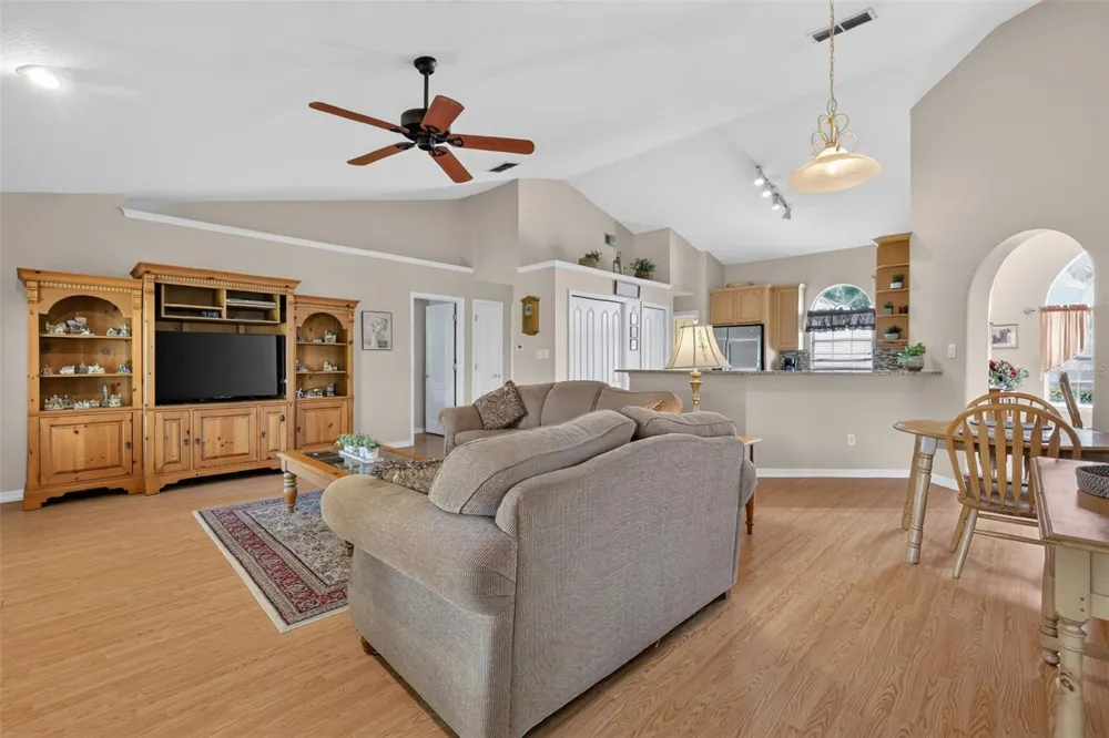 3237 INDIAN TRAIL Eustis, FL 32726
