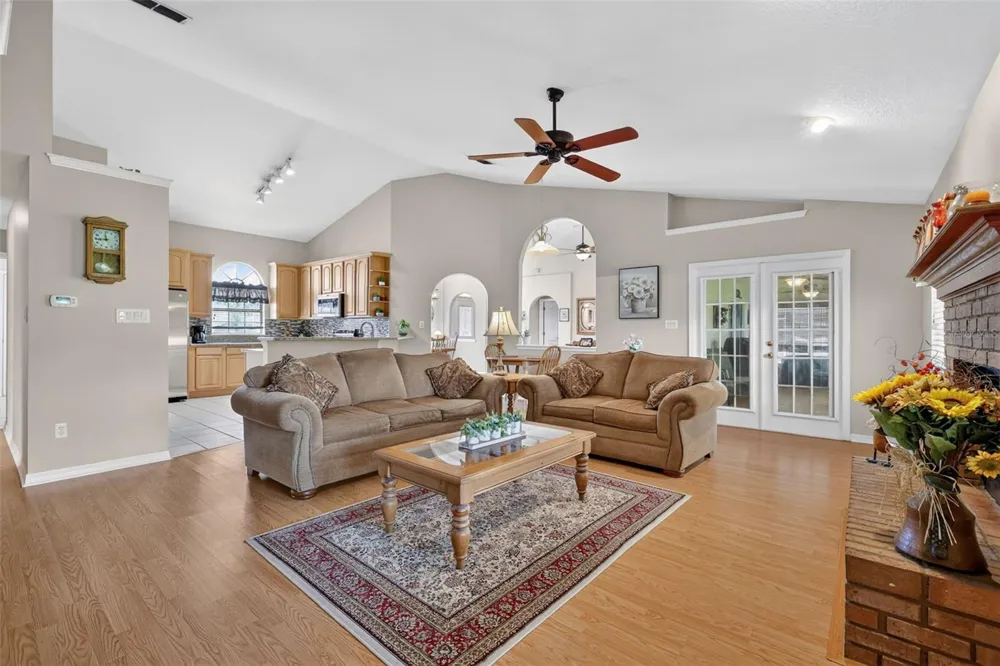 3237 INDIAN TRAIL Eustis, FL 32726