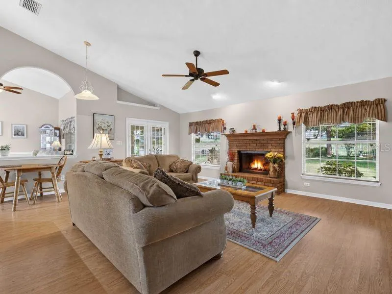 3237 INDIAN TRAIL Eustis, FL 32726