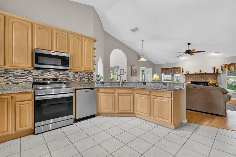 3237 INDIAN TRAIL Eustis, FL 32726
