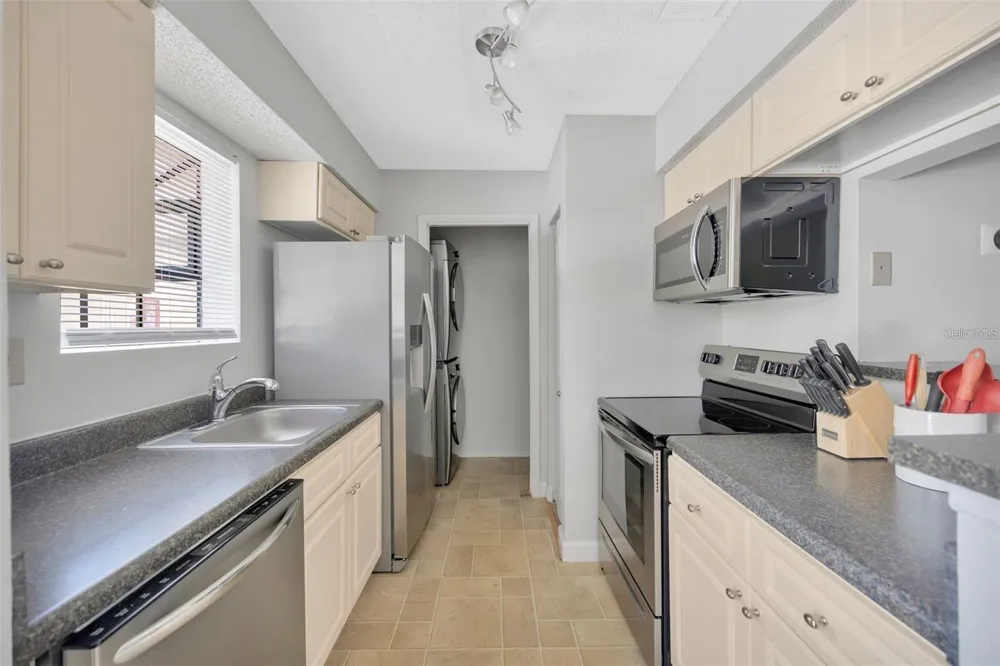 8647 MALLARD RESERVE DRIVE #205 Tampa, FL 33614