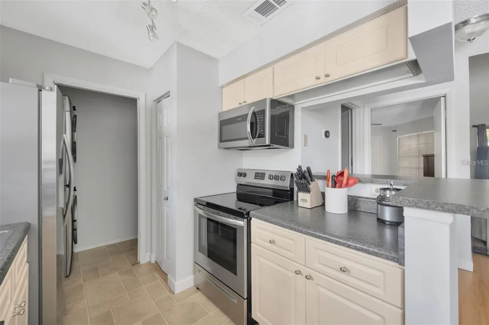 8647 MALLARD RESERVE DRIVE #205 Tampa, FL 33614