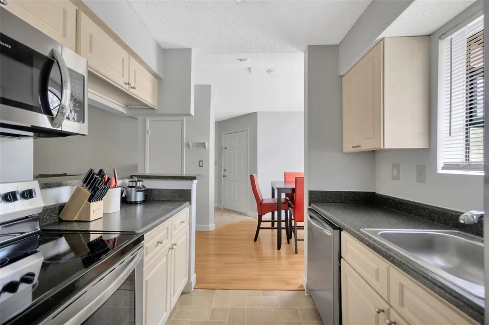 8647 MALLARD RESERVE DRIVE #205 Tampa, FL 33614