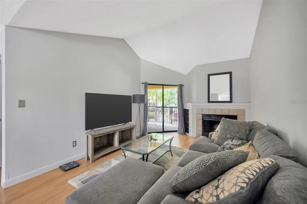 8647 MALLARD RESERVE DRIVE #205 Tampa, FL 33614