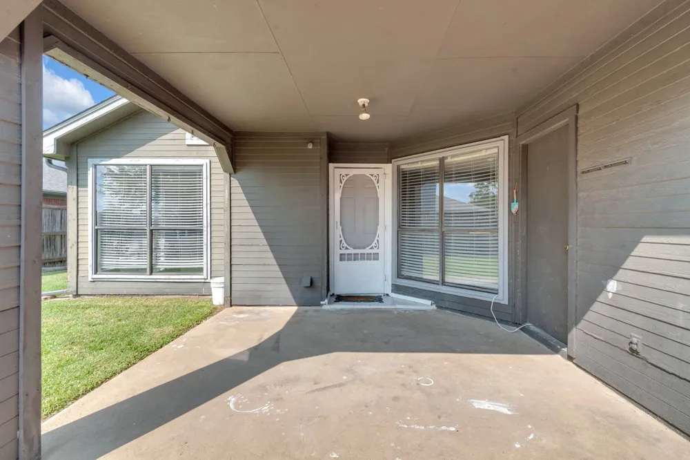 2111 Prairie Creek Trail Garland, TX 75040