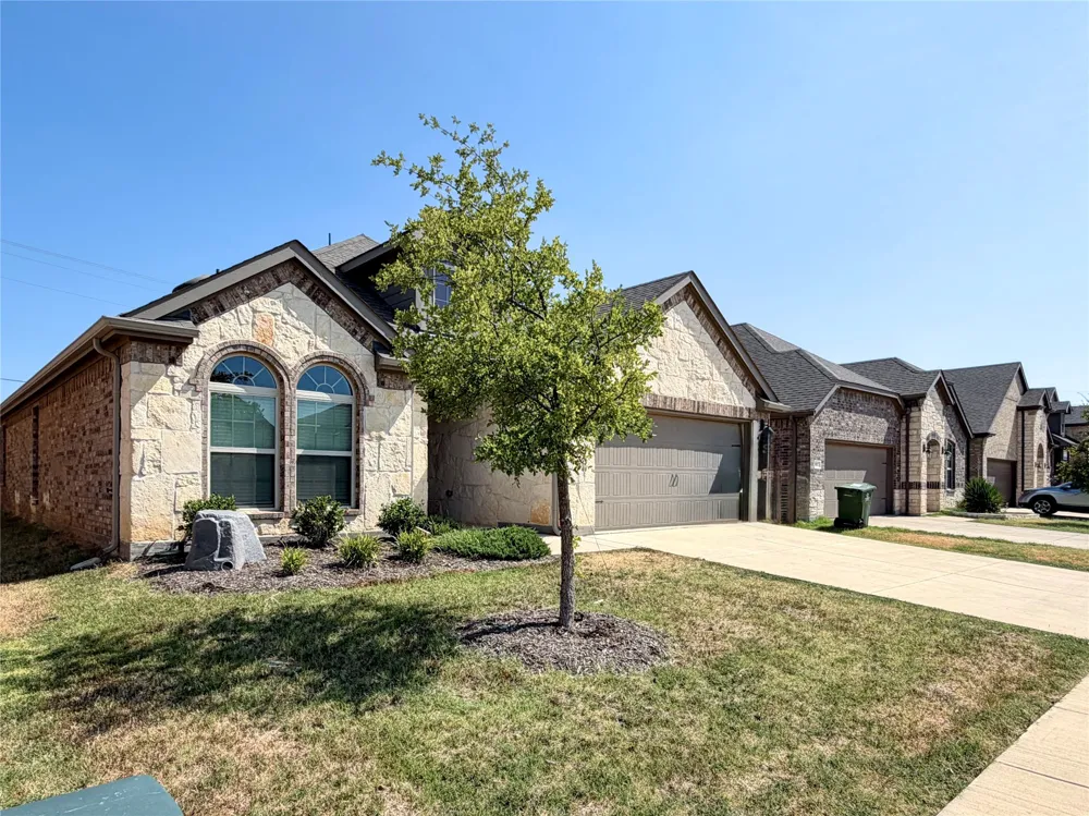 10809 Table Bluff Street Aubrey, TX 76227
