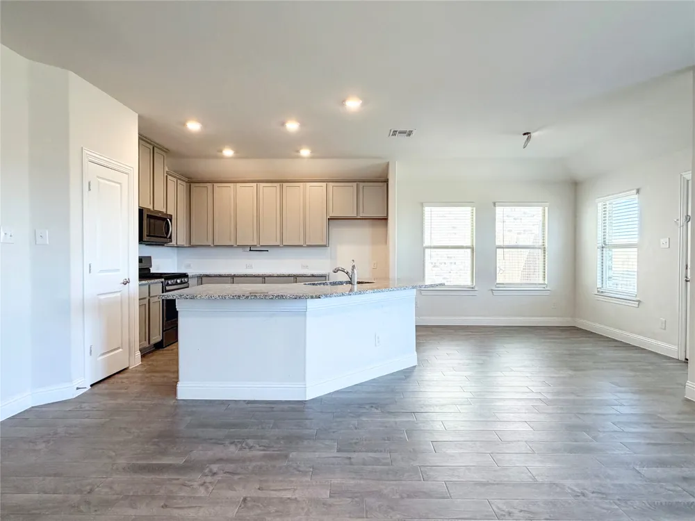 10809 Table Bluff Street Aubrey, TX 76227