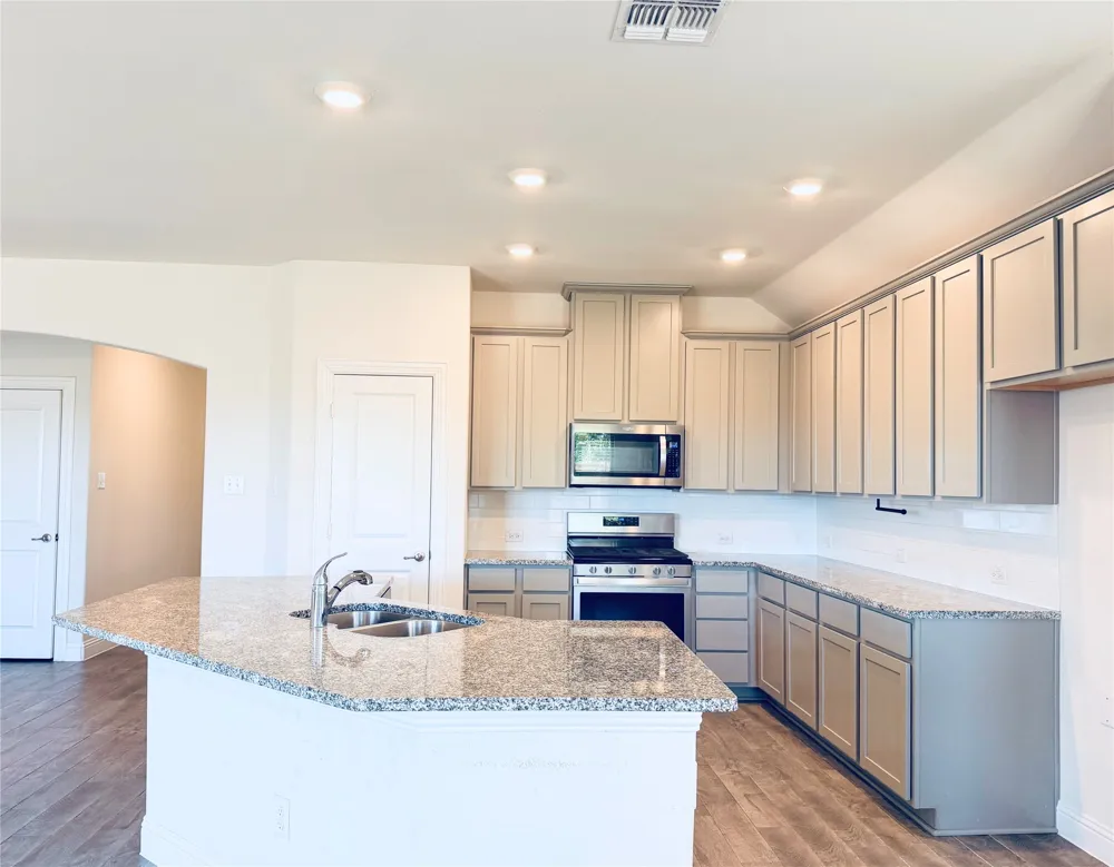10809 Table Bluff Street Aubrey, TX 76227