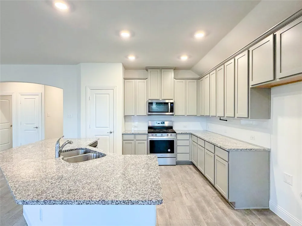 10809 Table Bluff Street Aubrey, TX 76227