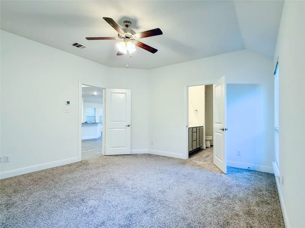 10809 Table Bluff Street Aubrey, TX 76227