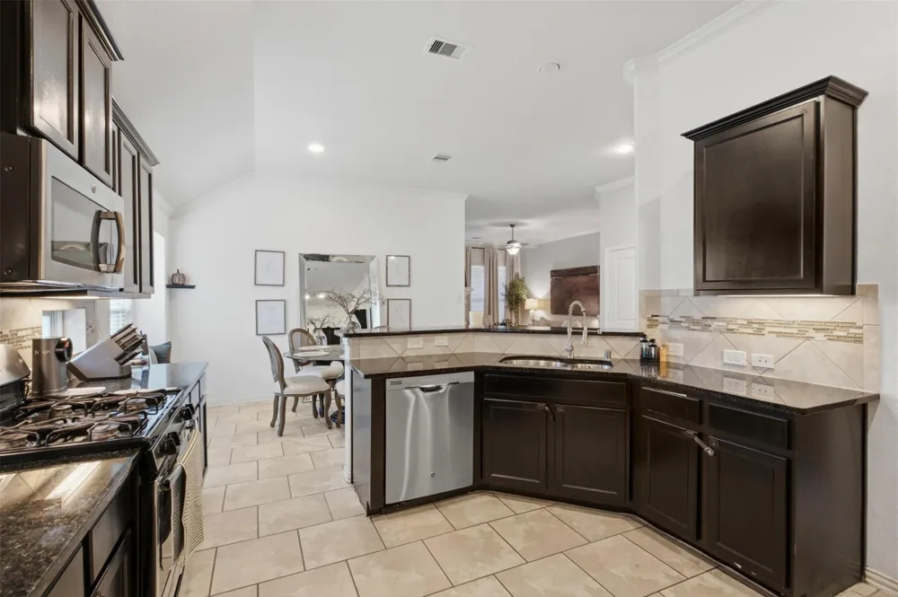 8218 Bay Run Avenue Baytown, TX 77521