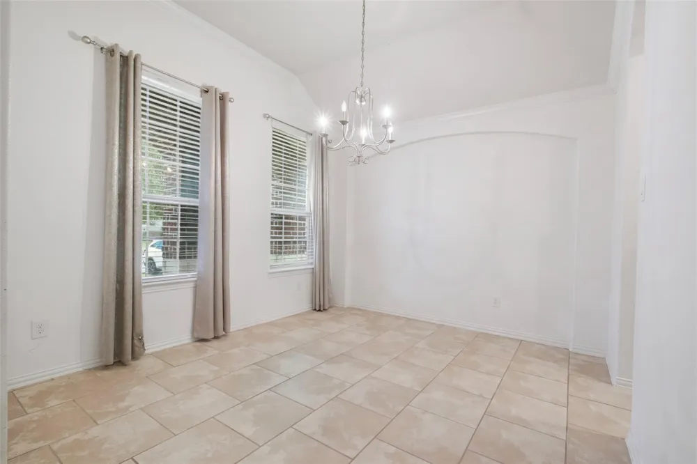 8218 Bay Run Avenue Baytown, TX 77521