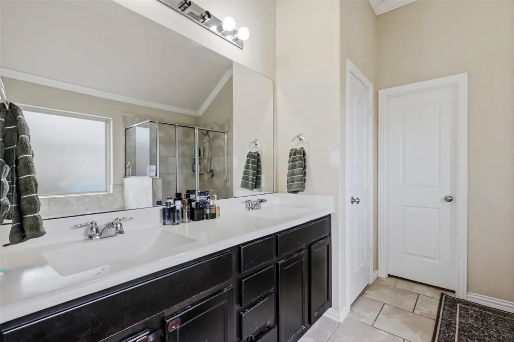 8218 Bay Run Avenue Baytown, TX 77521