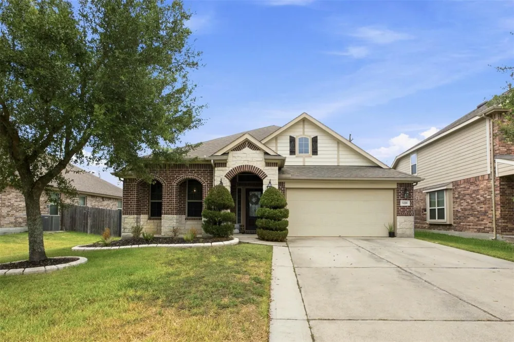 8218 Bay Run Avenue Baytown, TX 77521