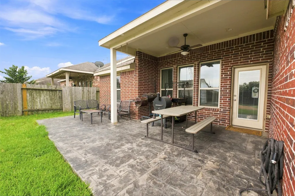 8218 Bay Run Avenue Baytown, TX 77521