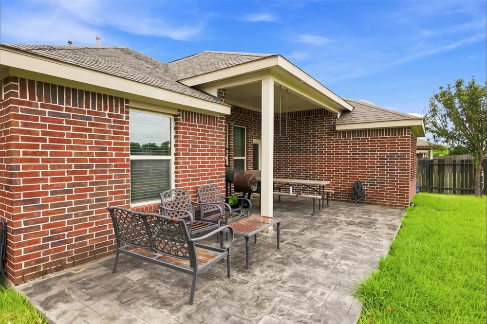 8218 Bay Run Avenue Baytown, TX 77521