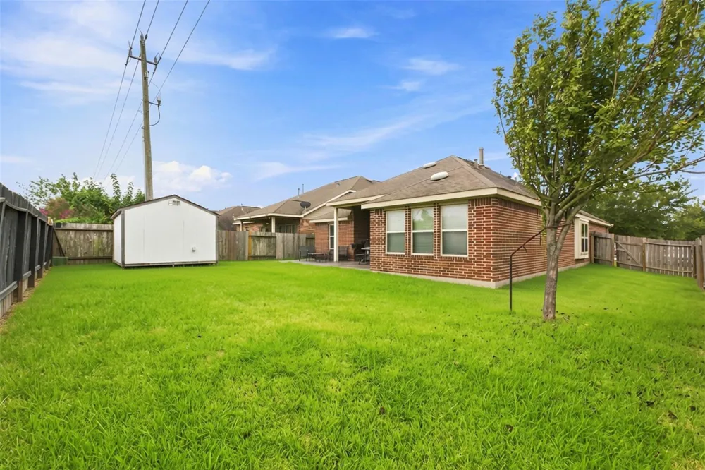 8218 Bay Run Avenue Baytown, TX 77521