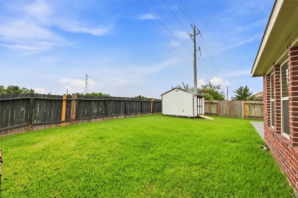 8218 Bay Run Avenue Baytown, TX 77521