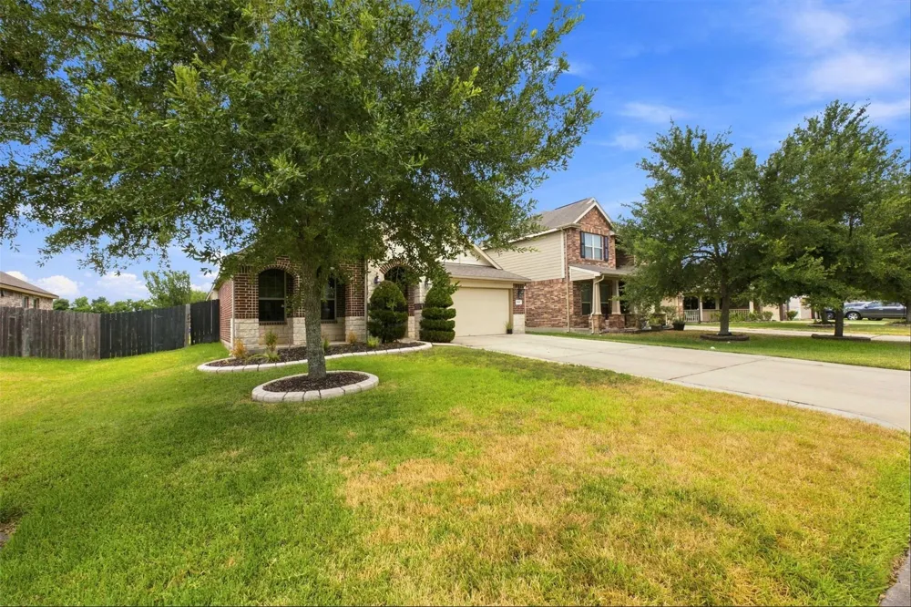 8218 Bay Run Avenue Baytown, TX 77521