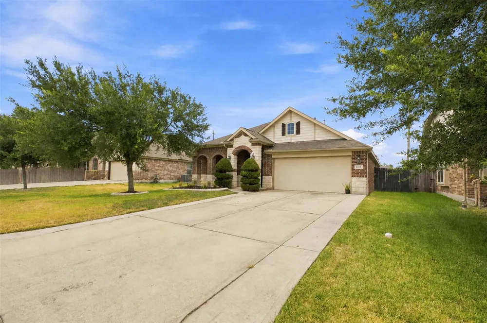 8218 Bay Run Avenue Baytown, TX 77521