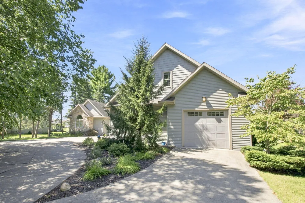 2992 E Bluffwood Terrace St. Joseph, MI 49085
