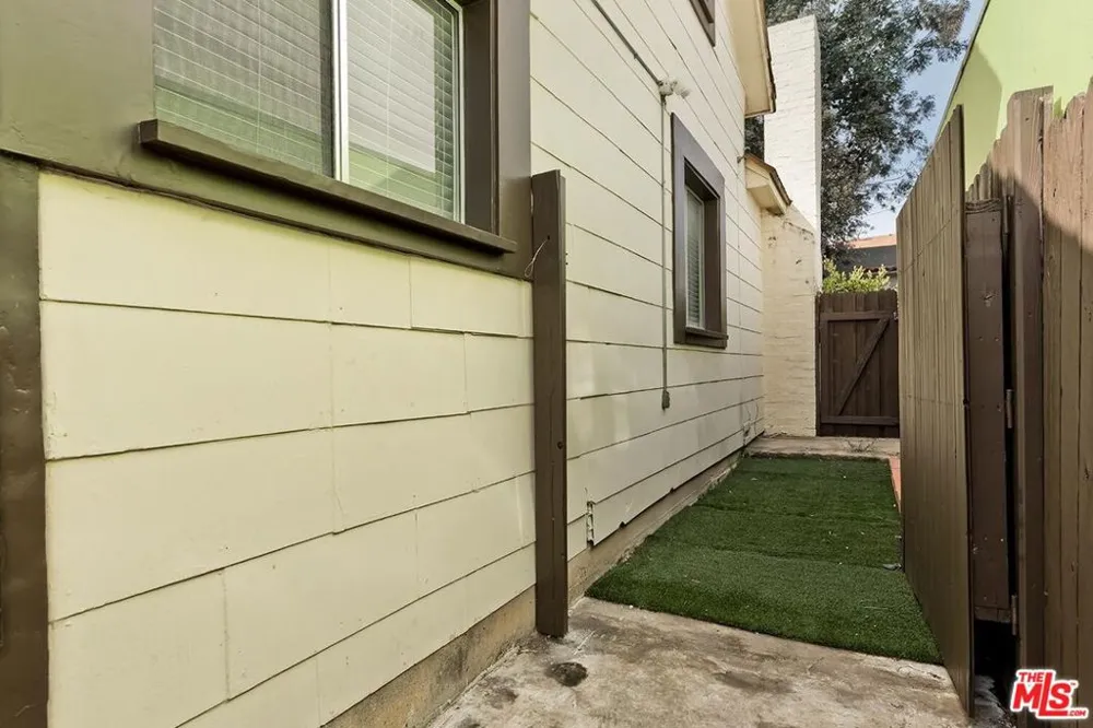 1921 6th Street Santa Monica, CA 90405