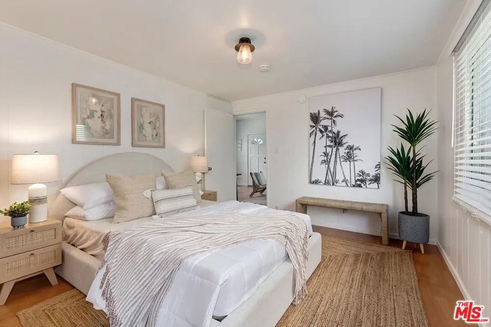 1921 6th Street Santa Monica, CA 90405