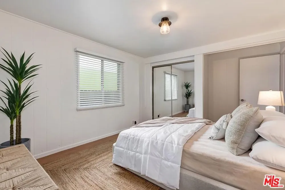 1921 6th Street Santa Monica, CA 90405