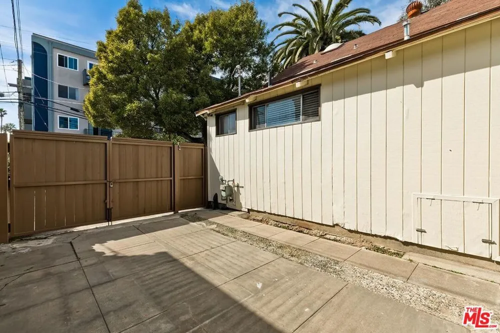 1921 6th Street Santa Monica, CA 90405