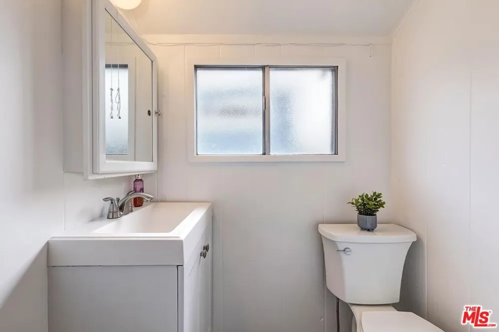 1921 6th Street Santa Monica, CA 90405
