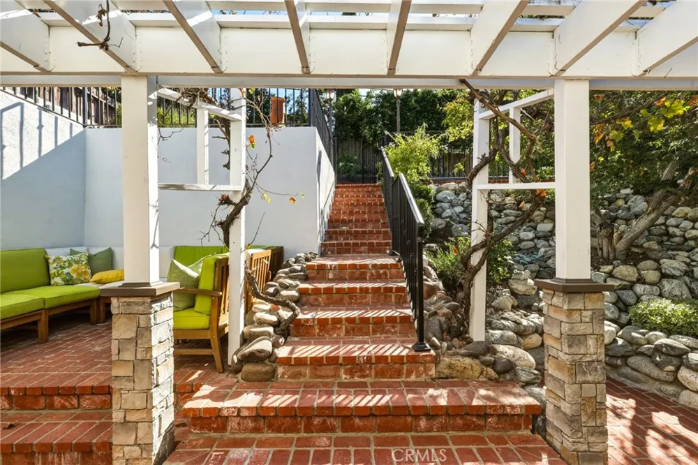 155 Malcolm Drive Pasadena, CA 91105