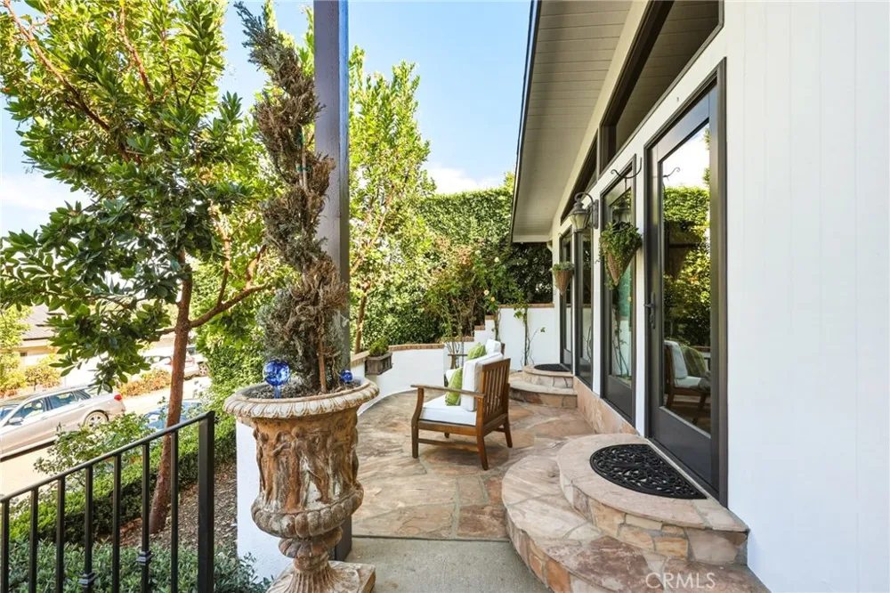 155 Malcolm Drive Pasadena, CA 91105