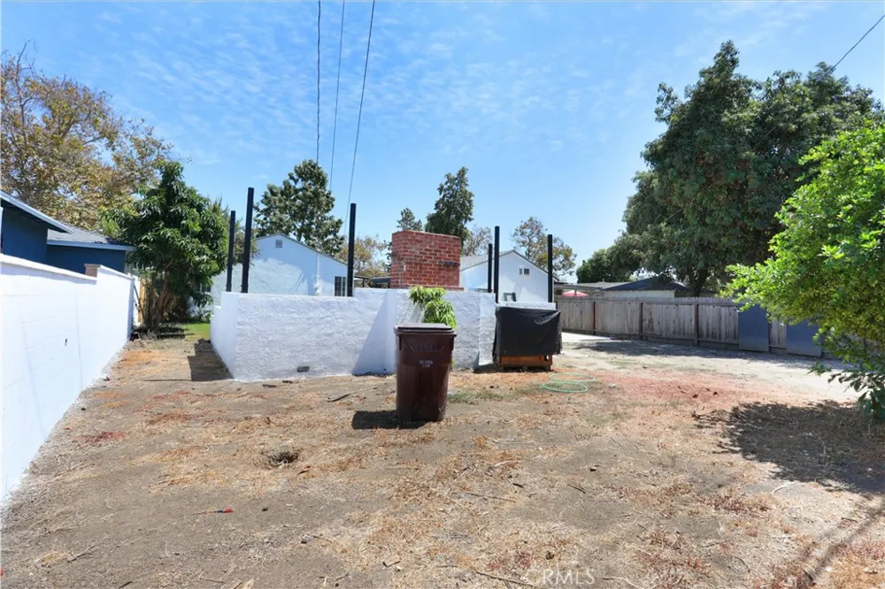 812 Louise Santa Ana, CA 92703