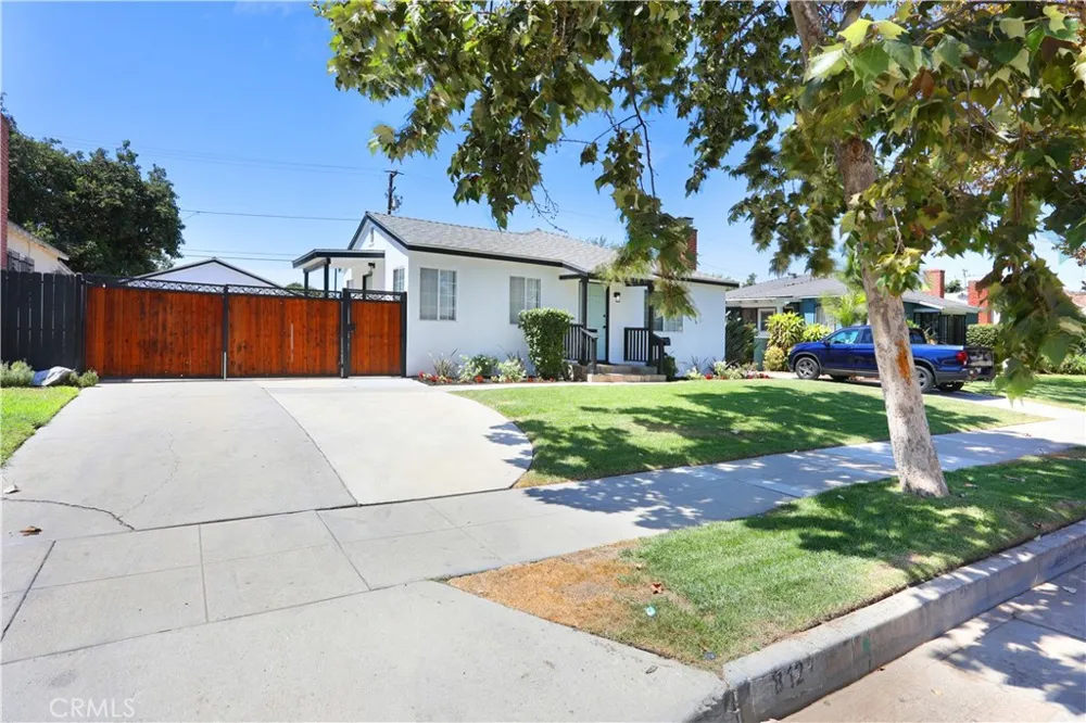 812 Louise Santa Ana, CA 92703