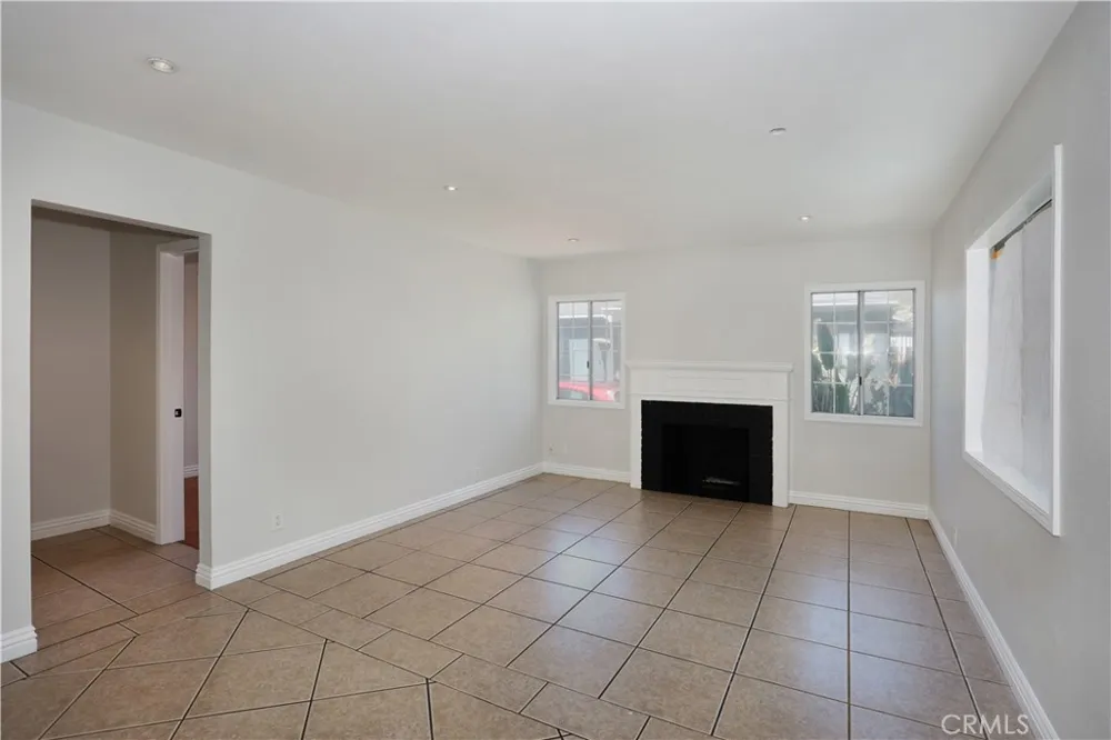 812 Louise Santa Ana, CA 92703