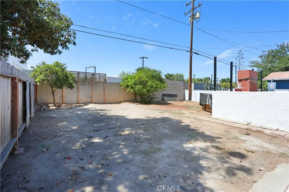 812 Louise Santa Ana, CA 92703