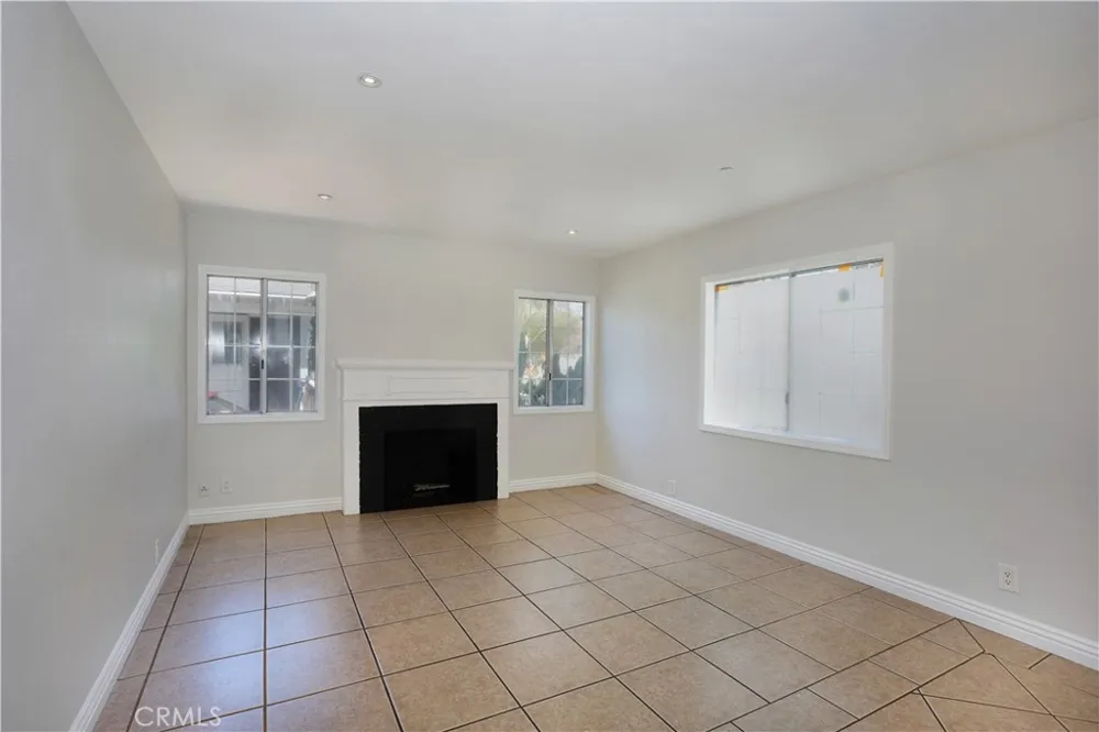 812 Louise Santa Ana, CA 92703