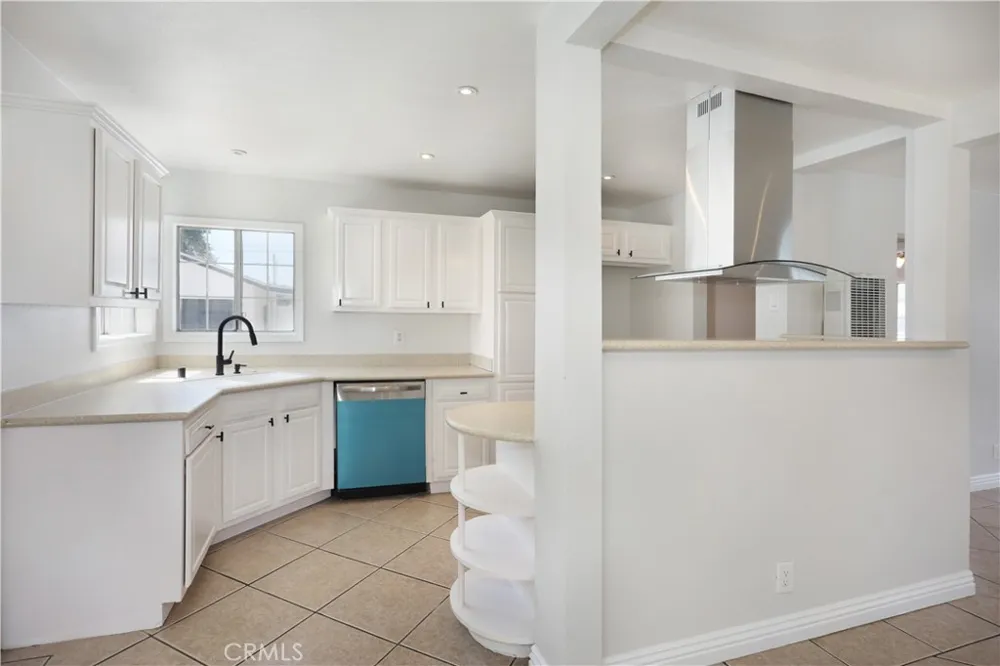 812 Louise Santa Ana, CA 92703