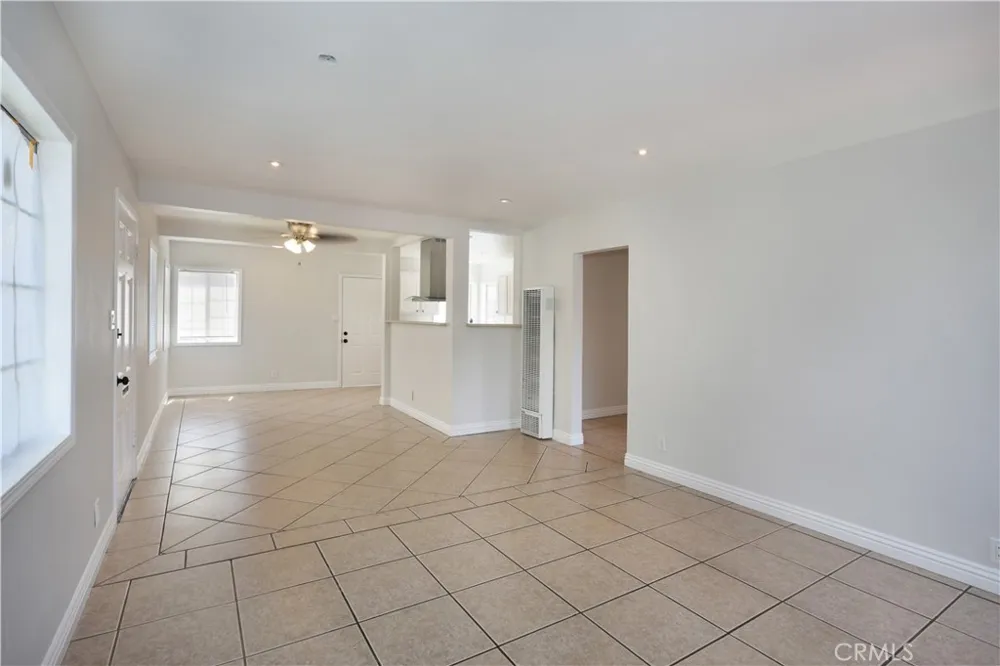812 Louise Santa Ana, CA 92703