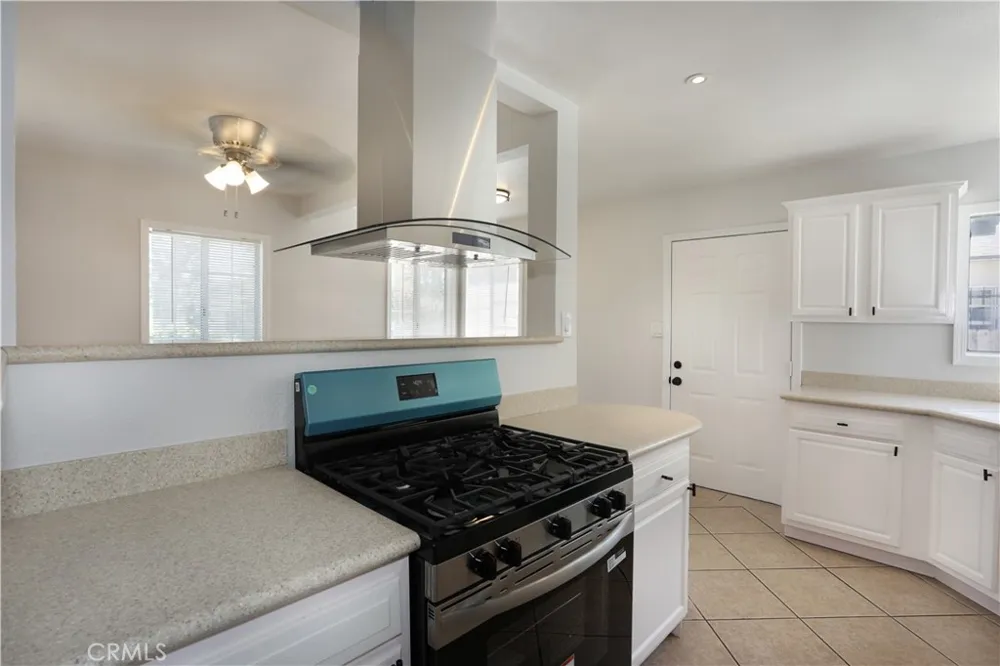 812 Louise Santa Ana, CA 92703