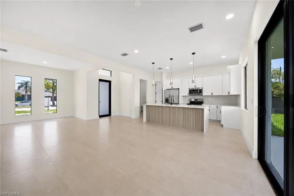 29 Trafalgar Parkway Cape Coral, FL 33991