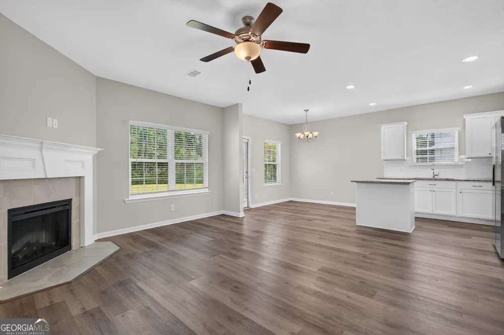 572 Brightleaf CIR Hinesville, GA 31313
