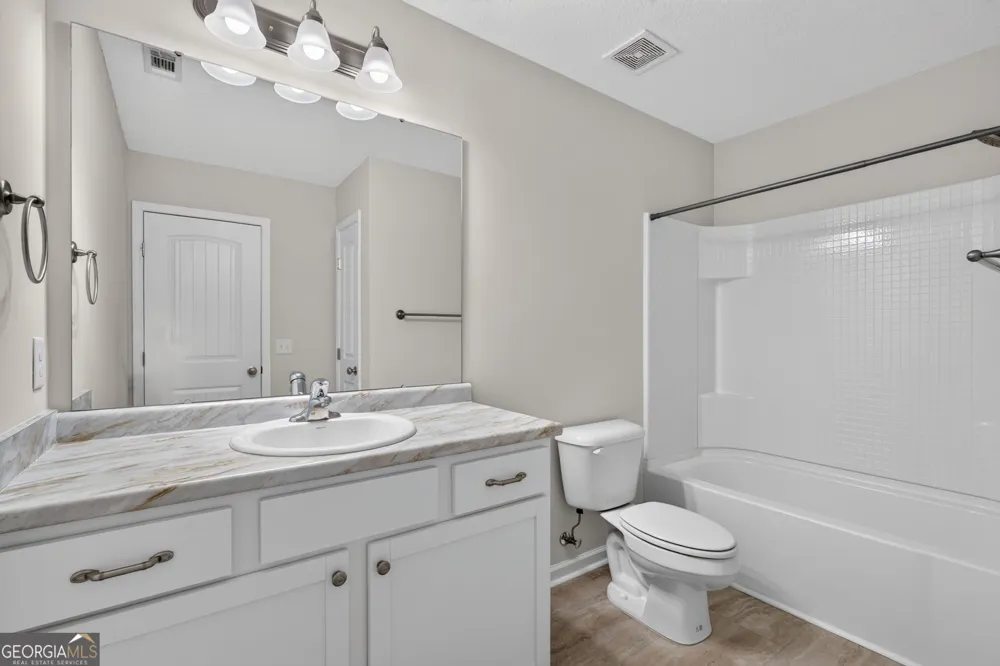 572 Brightleaf CIR Hinesville, GA 31313