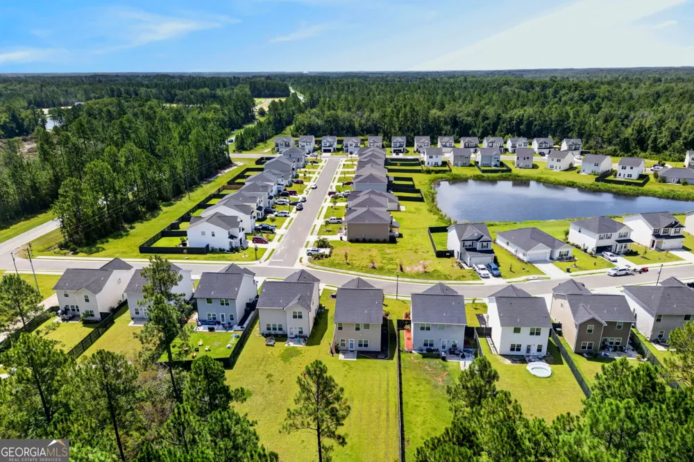 572 Brightleaf CIR Hinesville, GA 31313