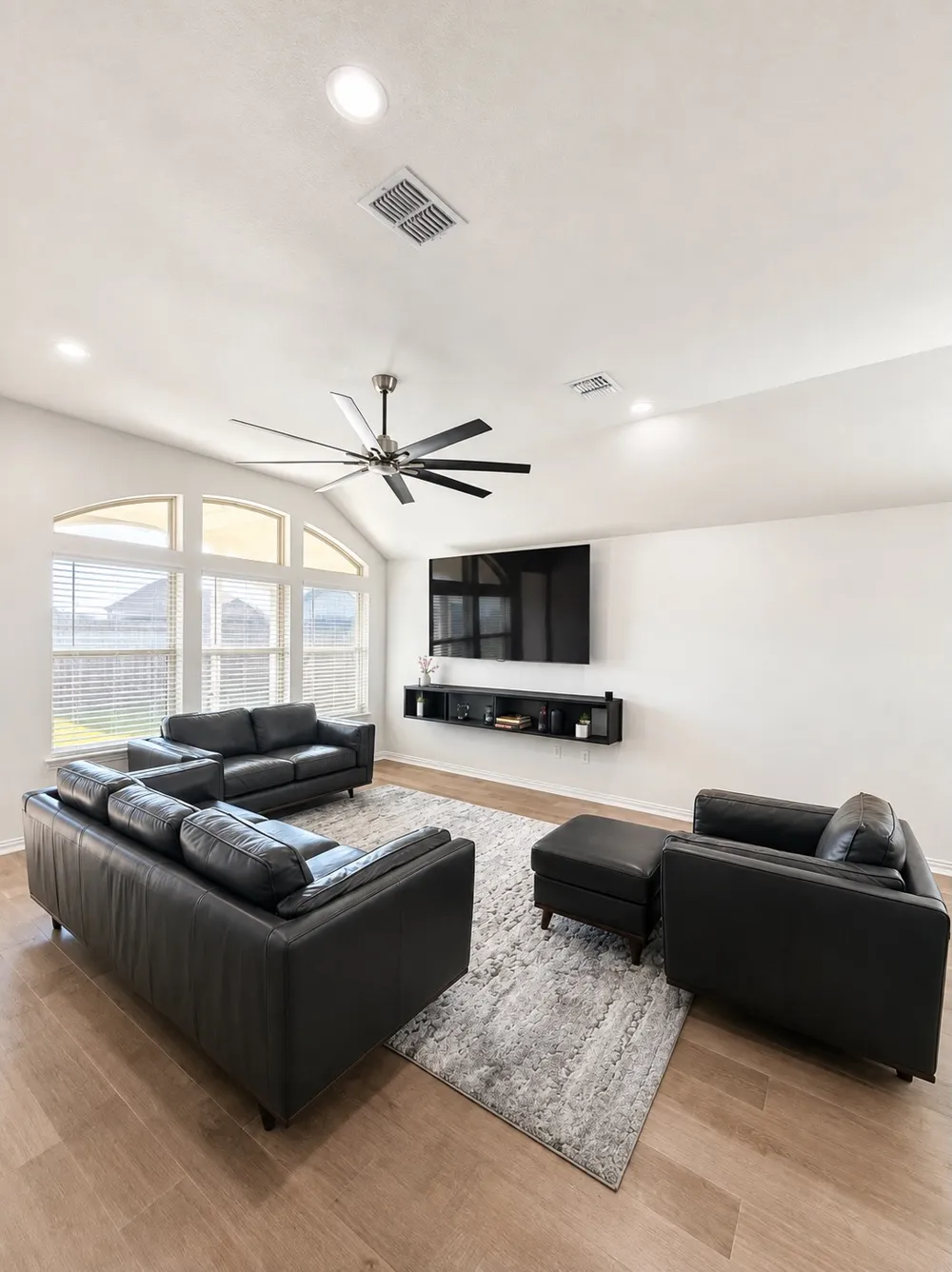 384 Biscayne Bay Bend Kyle, TX 78640