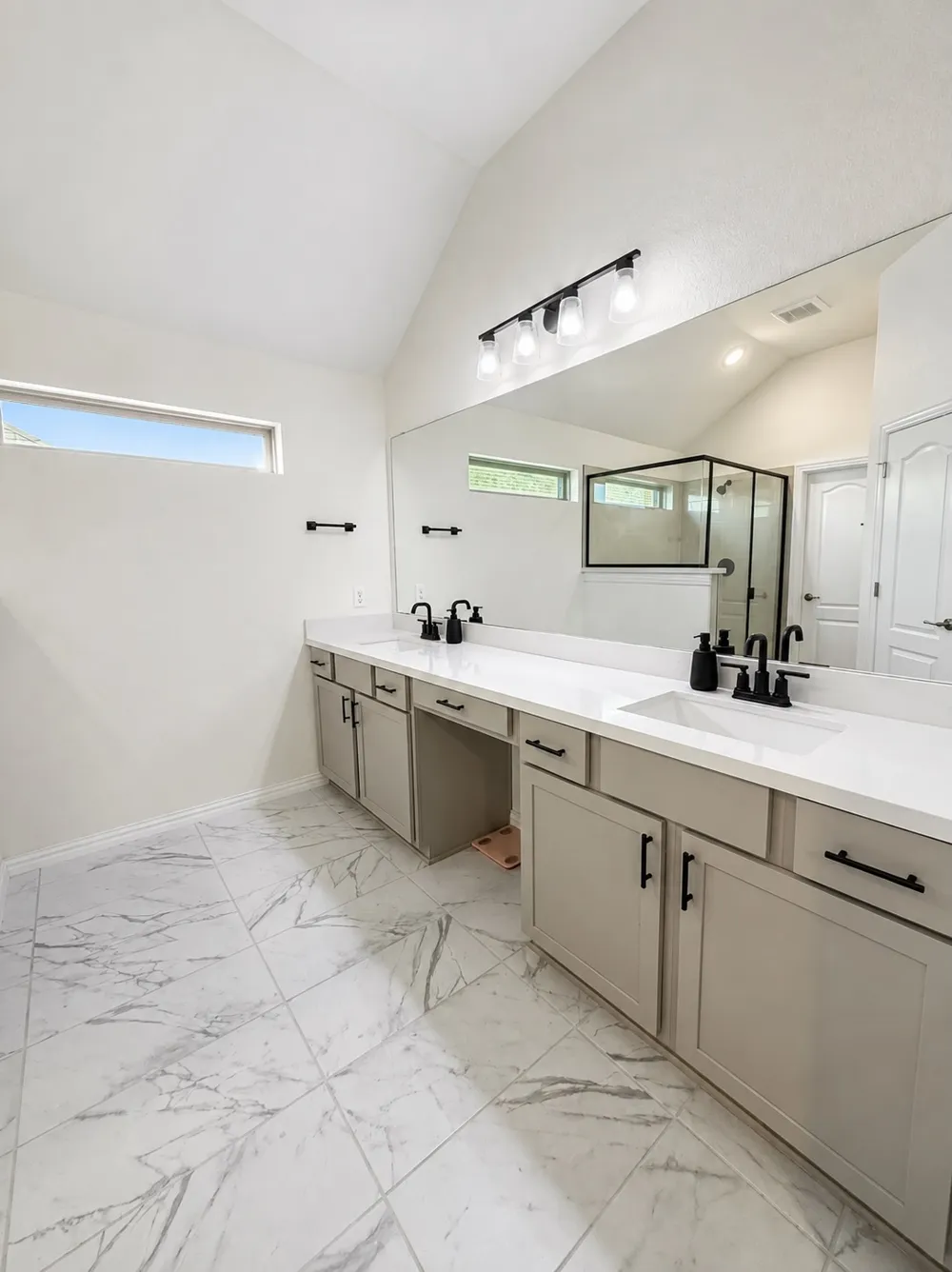 384 Biscayne Bay Bend Kyle, TX 78640