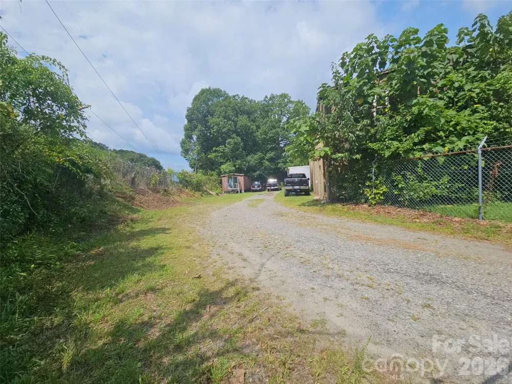 522 Buckeye Access Road Swannanoa, NC 28778
