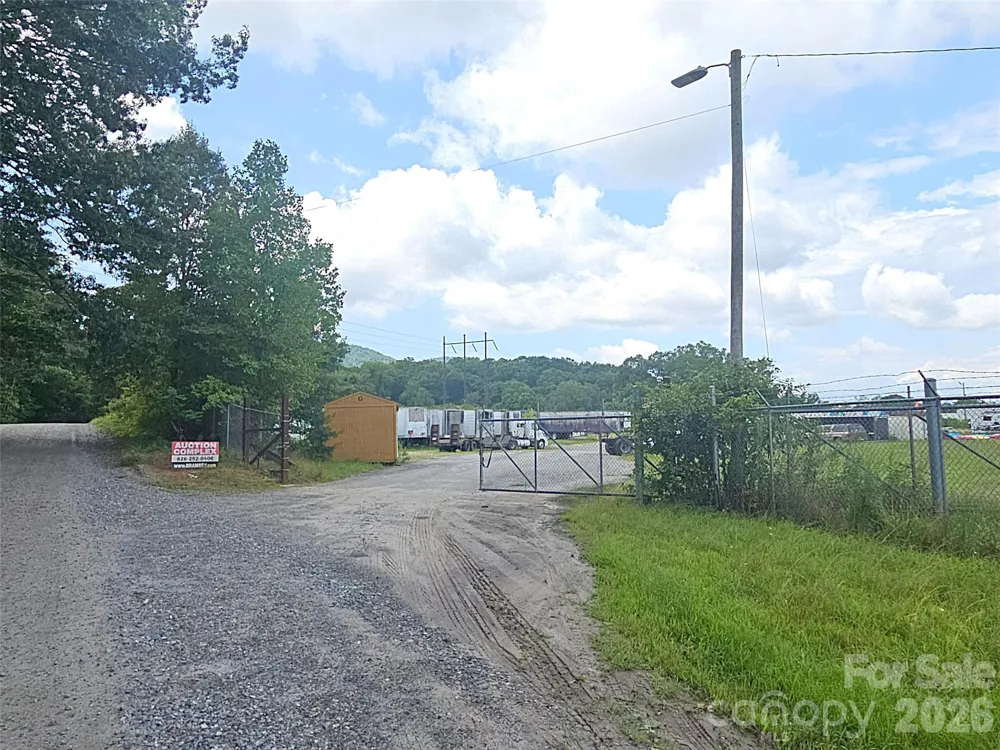 522 Buckeye Access Road Swannanoa, NC 28778