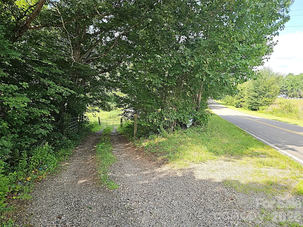 522 Buckeye Access Road Swannanoa, NC 28778