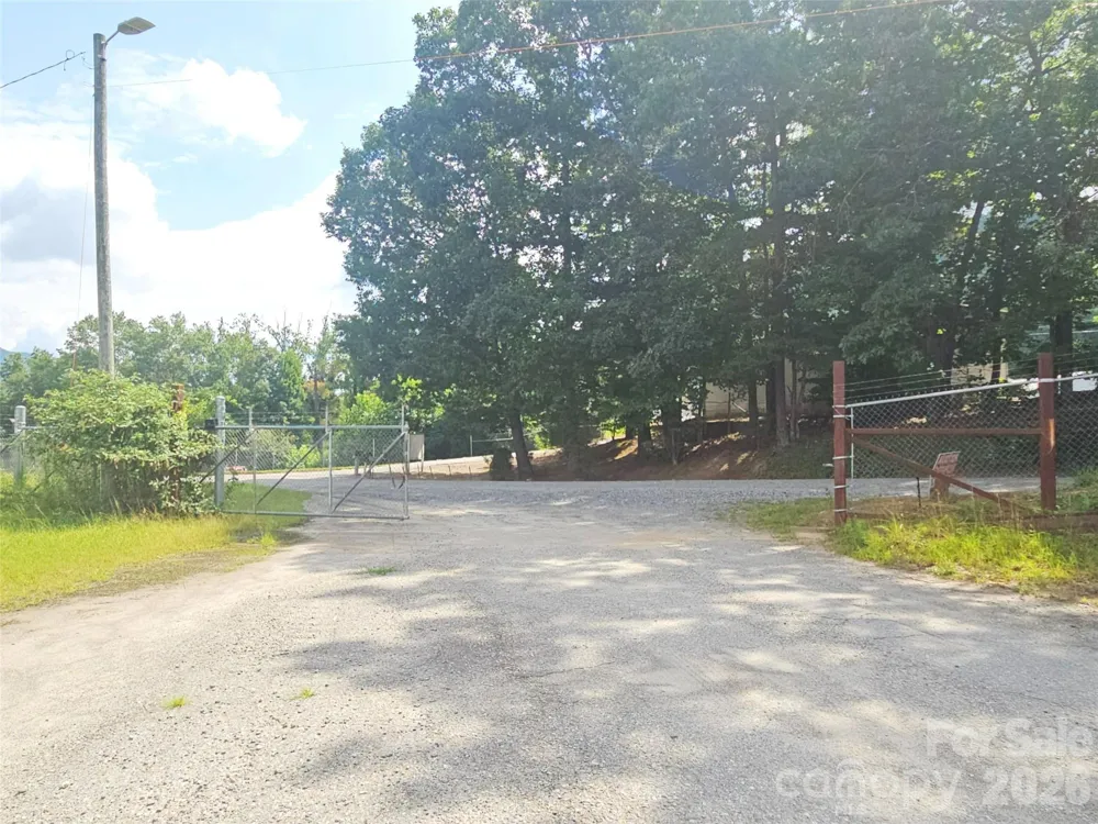522 Buckeye Access Road Swannanoa, NC 28778